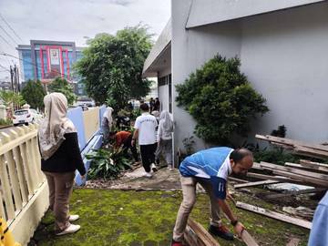Gotong Royong Pegawai RRI Tingkatkan Kenyamanan Kantor