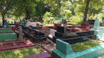 Hari Pertama Ramadan, TPU Puncak Sekuning Sepi Peziarah