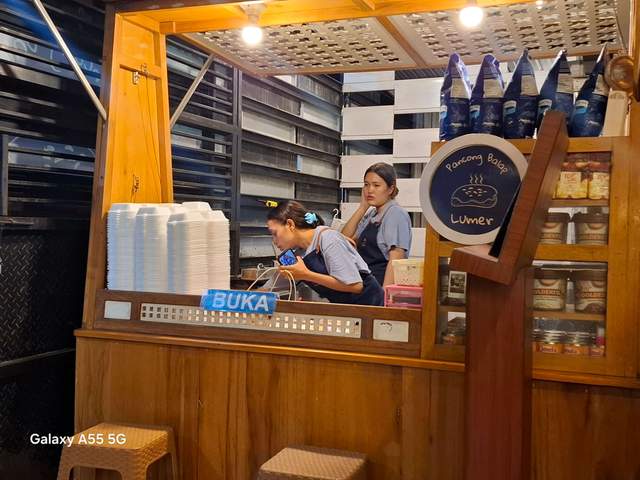 Gerai Kue Pancong di Warung Makan Joko Tole 