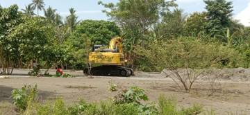 Penggalian Aliran Sungai Paska Banjir Desa Sambo