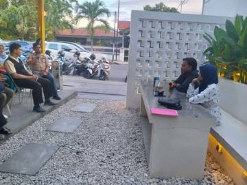 Komunitas Berbicara Dalam Bahasa Inggris "Palu Talk" 