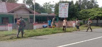 Tentara dan Warga Bobo Sigi Bersihkan Lingkungan Desa