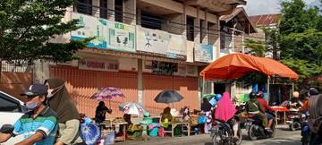 Pedagang Jajakan Kuliner Khas Idul Adha