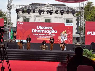 Utsawa Dharma Gita (UDG) Adalah Pengembangan Nyanyian Suci Hindu