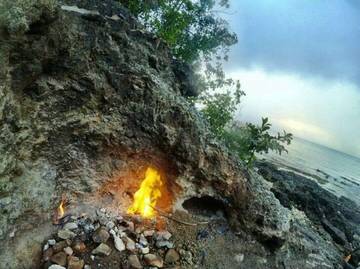 Api Abadi Di Pantai Tanjung Api Ampana