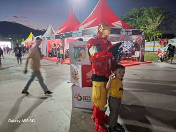 Sosok Iron Man Sedot Perhatian Warga Palu