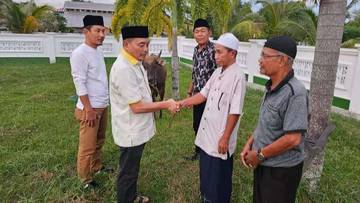 Partai Golkar Ketapang Serahkan Hewan Kurban