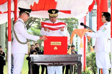 Upacara Penurunan Bendera Merah Putih Berjalan Lancar