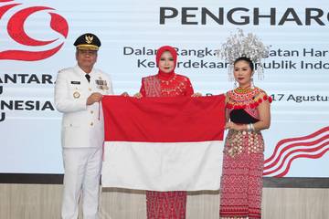 Karya Tenun Sang Merah Putih di Momen Kemerdekaan