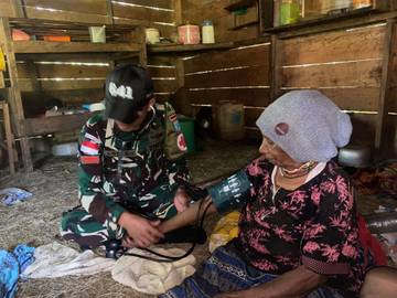 Satgas Yonif 641/Beruang Tingkatkan Pelayanan Kesehatan di Papua