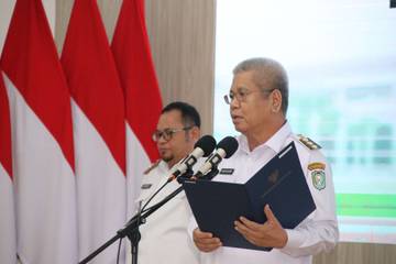 Lantik 15 Pejabat Administrator, Harisson Minta Pejabat Rapi 