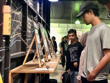 Melihat Pameran Poster Pop Meets di Pasar Purnama