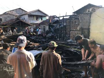 Potret Kebakaran yang Menghanguskan 7 Rumah di Pontianak
