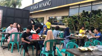 Potret Bazar Durian BK Diserbu Warga