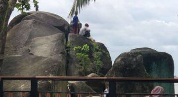 Potret Warga Padati Makam Kesultanan Kadariah Pontianak 