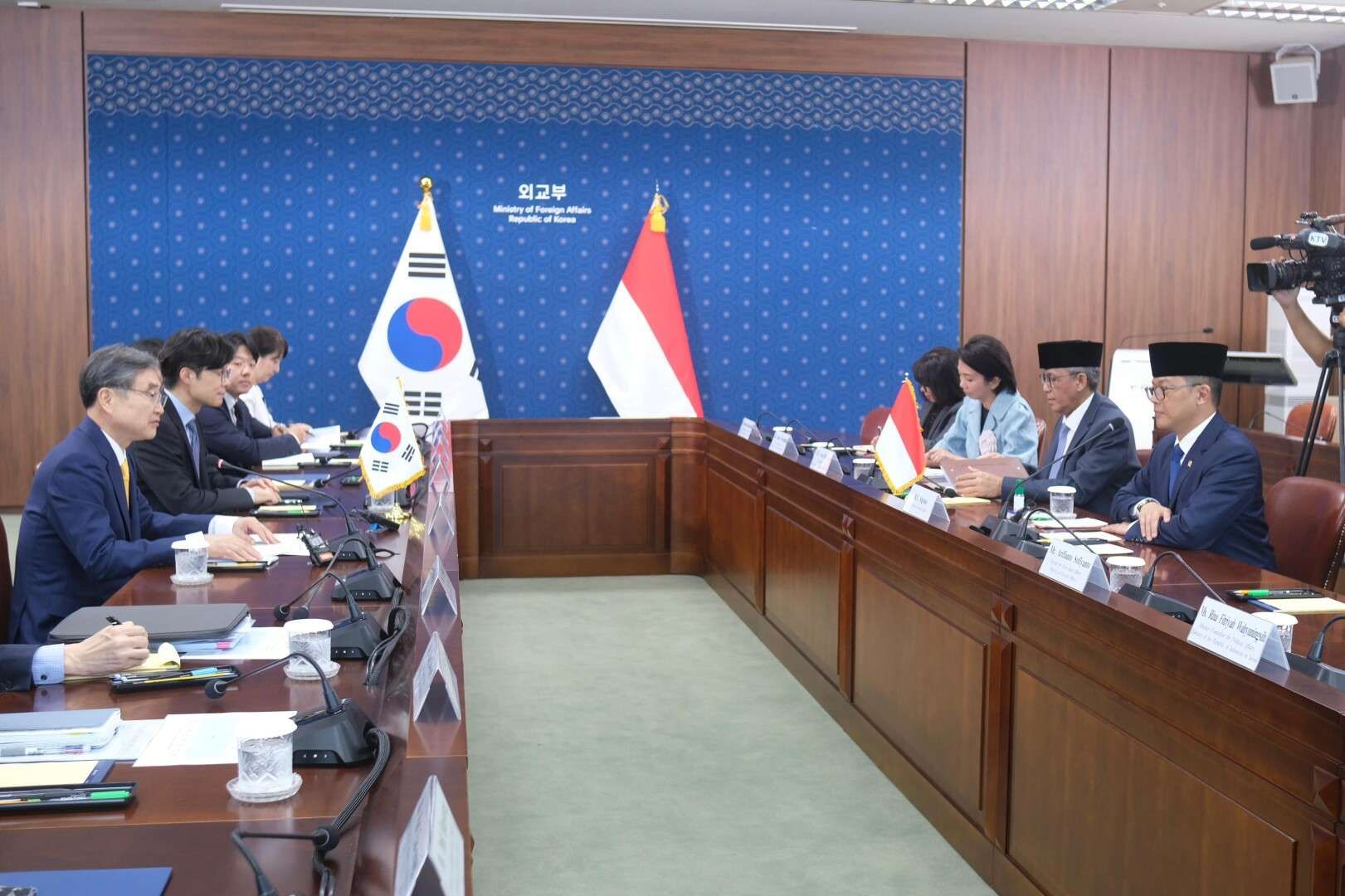 Kunjungan Kerja Menlu RI ke Korea Selatan 