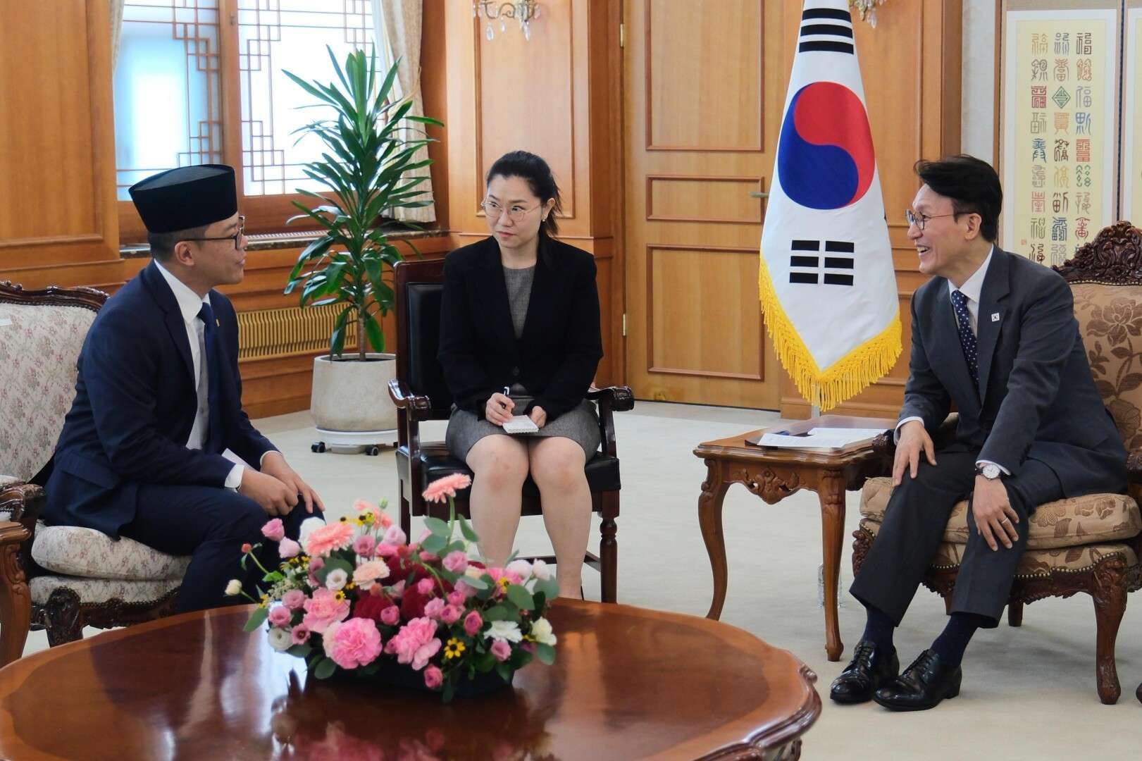 Kunjungan Kerja Menlu RI ke Korea Selatan 
