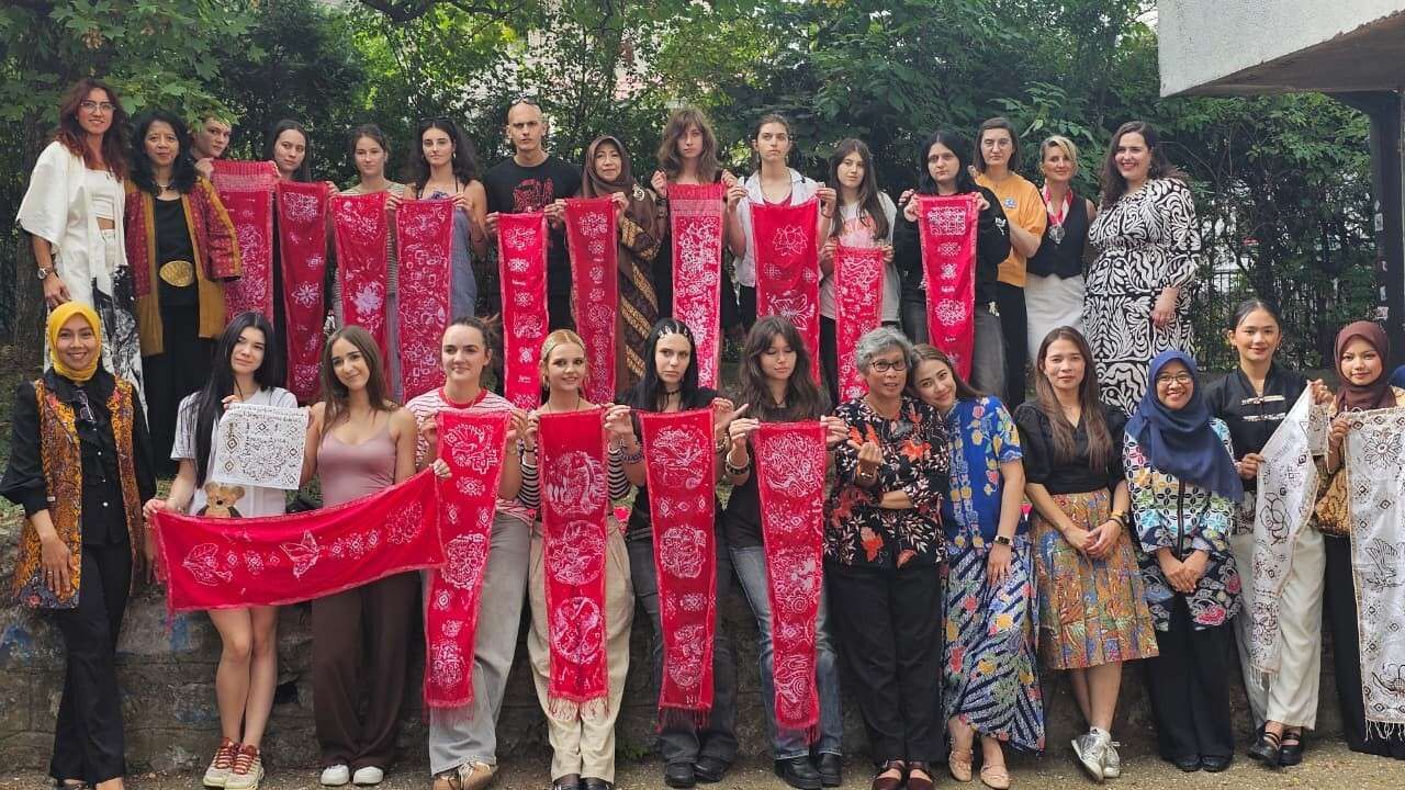 Batik Tulis Indonesia Jadi Kurikulum Wajib Universitas Beograd