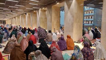 Salat Tarawih Hari Pertama di Masjid Istiqlal