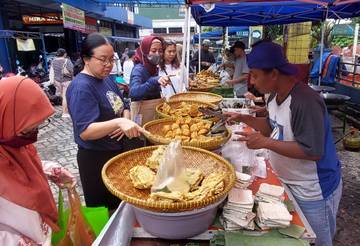 Pasar Takjil Depok Jaya Ramai dikunjungi Warga