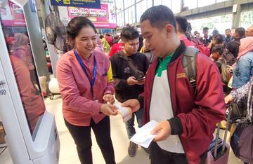 Kepadatan Arus Mudik di Stasiun Pasar Senen Jakarta
