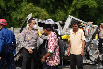 Kecelakaan Beruntun di Tol Jakarta-Cikampek, 12 Kantong Luka Bakar  di Evakuasi