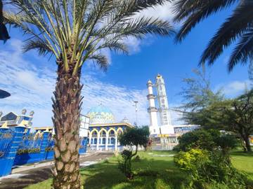 Masjid Al-Salam Lubuklinggau Berkonsep Timur Tengah