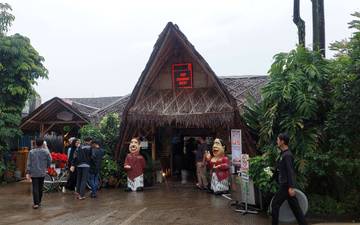 D'Sawah Resto Tawarkan Sensasi Makan di Tepi Sawah