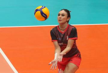 Aksi Para Artis Tanding Voli