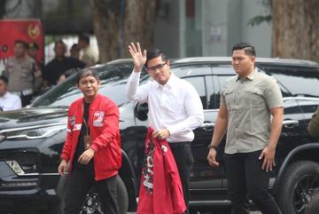 Gaya Ketua Umum PSI Hadiri Penetapan Presiden-Wapres Terpilih