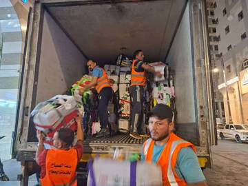Proses Koper JCH Indonesia Diangkut dari Pesawat