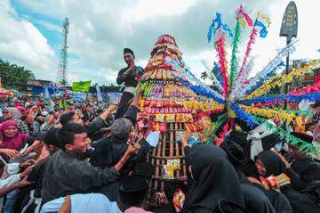 ​Pawai Grebeg Suro di Batanghari