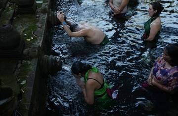 Wisata Religi Tirta Empul Pemandian Air Suci di Bali