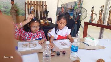 Ketika Anak-anak Sri Lanka Antusias Membatik