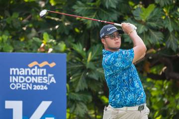 Sampson Zheng Geser Aaron Wilkin dari Puncak Klasemen 