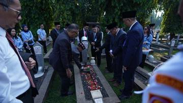 Pimpinan dan Pegawai RRI Ziarah ke Makam Pahlawan