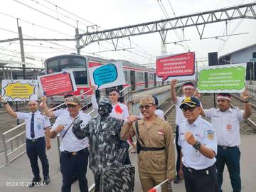 Sumpah Pemuda Menyapa Pengguna KRL