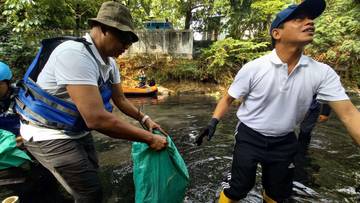 Kementerian Lingkungan Hidup Bersih-Bersih Sungai Cipinang