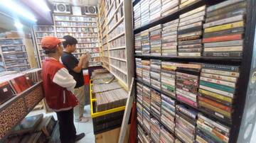Berburu Kaset dan CD Jadul di Blok M