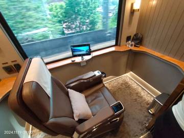 Kemewahan Kereta Api Suite Class Compartment