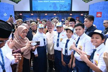 Mendikdasmen dalam Upacara Hari Guru Nasional Tahun 2024