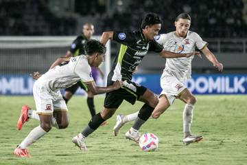 Aksi Pemain PSS Sleman Kalahkan Madura United 4-0