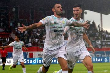 Aksi Pemain Persib saat Kalahkan Arema FC