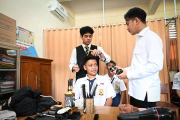 Wapres Gibran Tinjau MBG di SMPN 11 Depok 