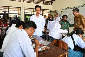 Wapres Tinjau Program MBG di SMAN 10 Surabaya