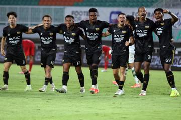 Aksi Pemain Dewa United saat Kalahkan Persebaya 2-0