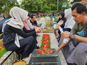 Tradisi Ziarah Kubur Warga Tangerang sebelum Ramadan