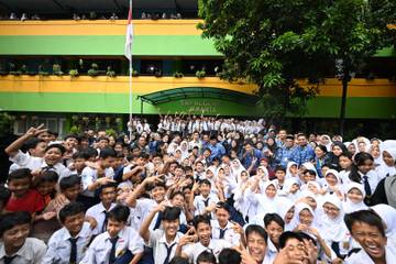 Tinjau Langsung, Wapres Pastikan Menu MBG Aman Bergizi