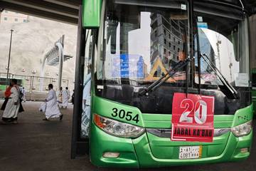 Aktivitas Jemaah saat Menggunakan Bus Shalawat
