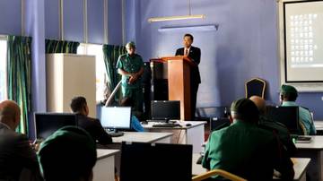 Tentara Papua Nugini Dapat Kelas Bahasa Indonesia